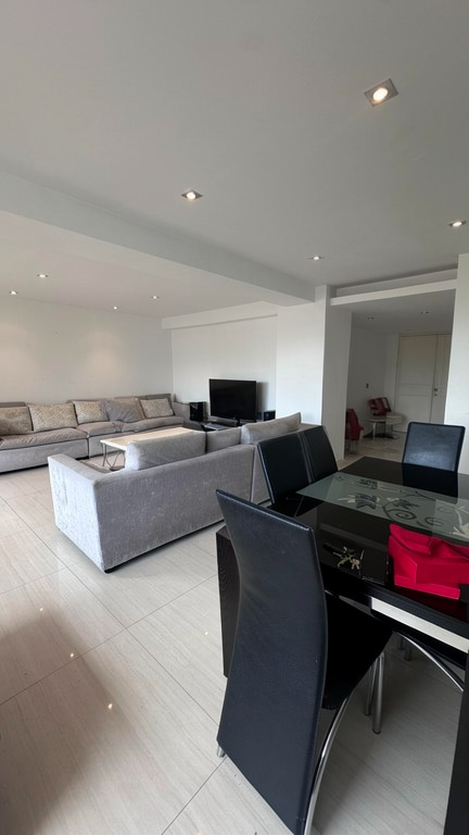 Apartamento Amoblado en La Castellana — 120 m²