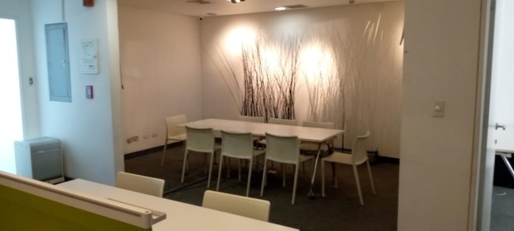Oficina en Centro Plaza — Los Palos Grandes